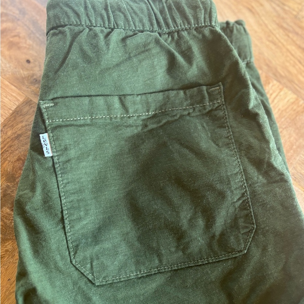 Women’s Levi’s jogger style Green Bottoms